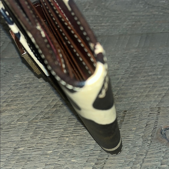 Dooney & Bourke Leather Giraffe Print Wallet - Picture 9 of 11